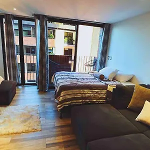 Luxury In Zona 10 With Pool Apartamento